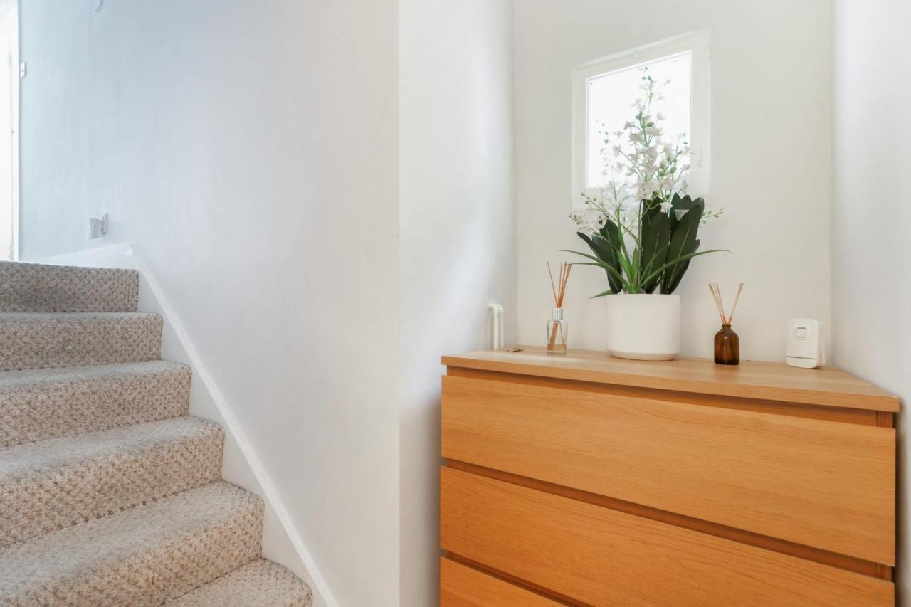 1 Bed Clapham Junction Apartment ロンドン エクステリア 写真